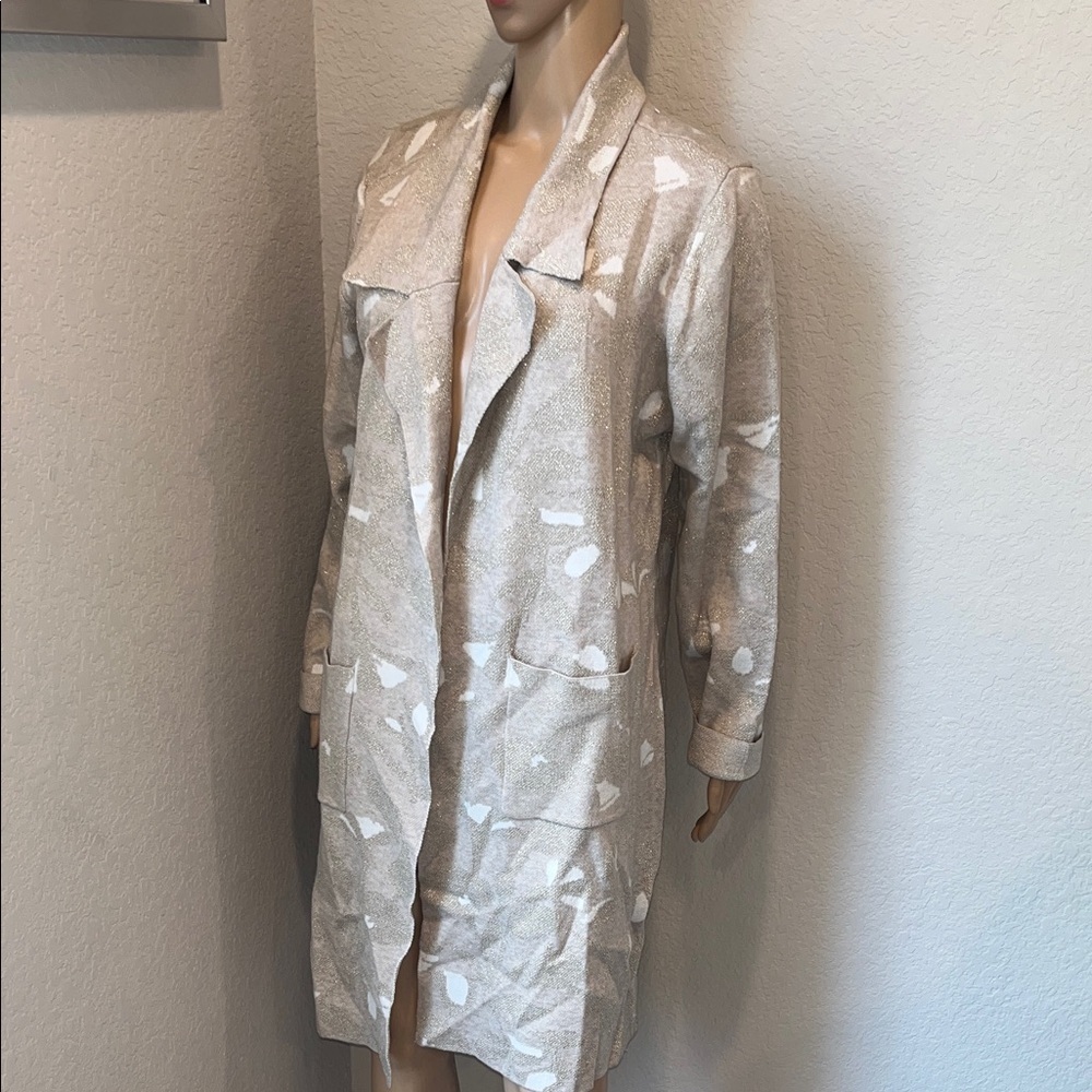 NWT Badgley Mischka stylish Beige, gold and white open cardigan
